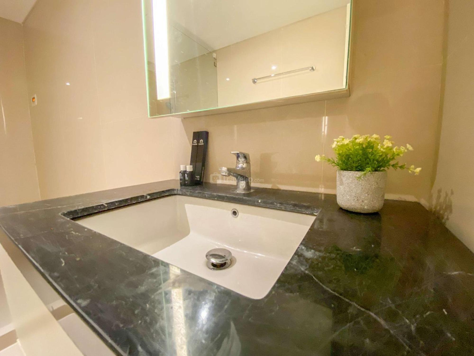 And Strategic 2br Marquis De Lafayette By Travelio * Semarang
